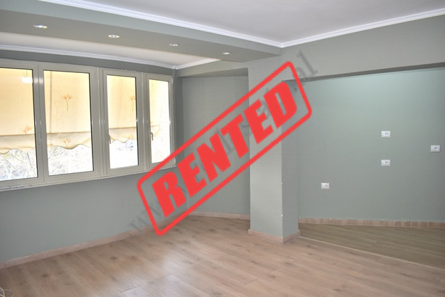 Office space for rent located in center of Tirana, specifically in Barrikadave Street.
It boasts a 